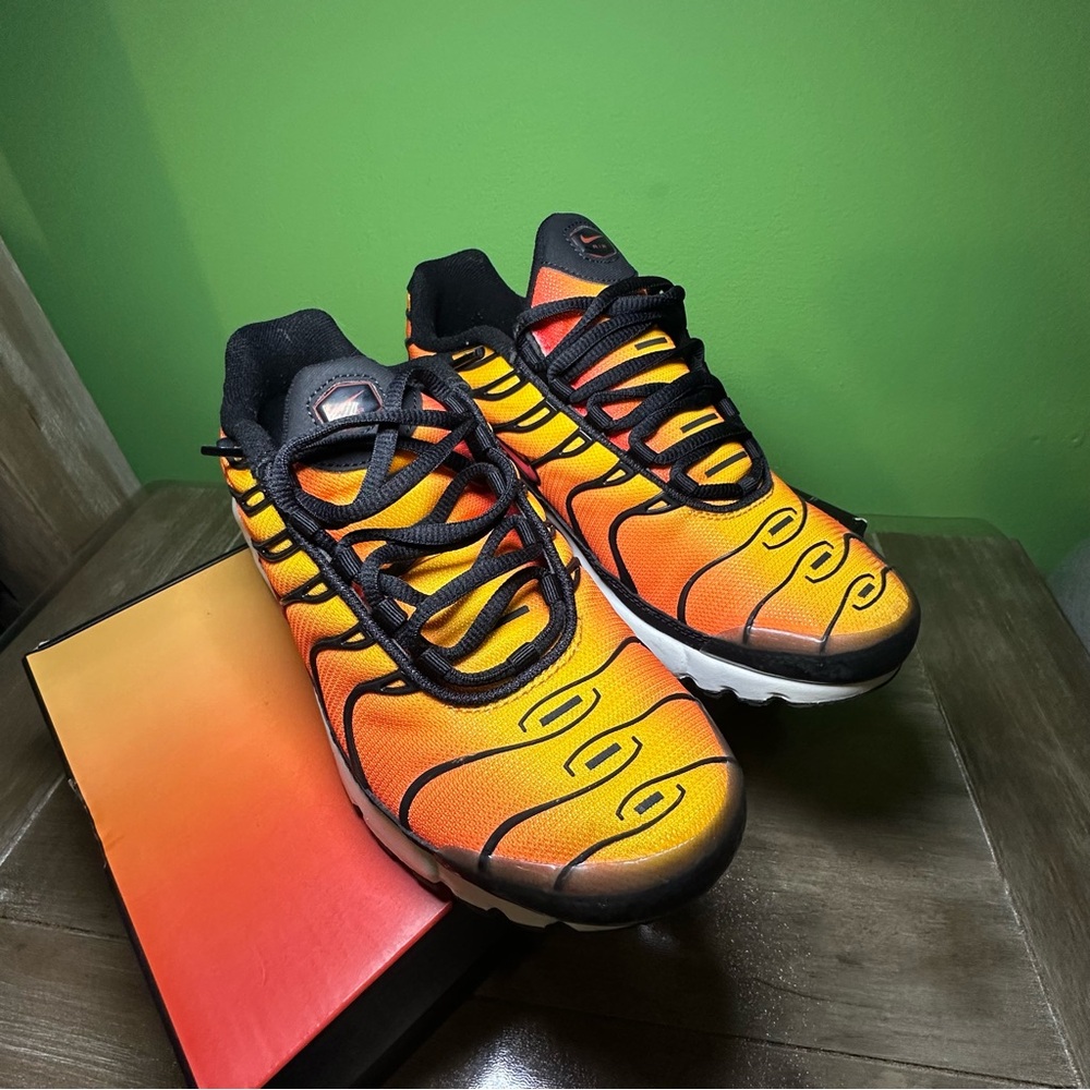 Nike Air Max Plus “SUNSET” (GS) Black/Pimento size 7Y